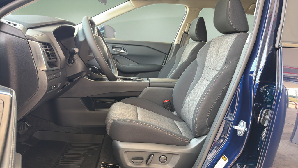 New 2026 Nissan Rogue SV w/ Cold Weather Package AWD/4WD image 18