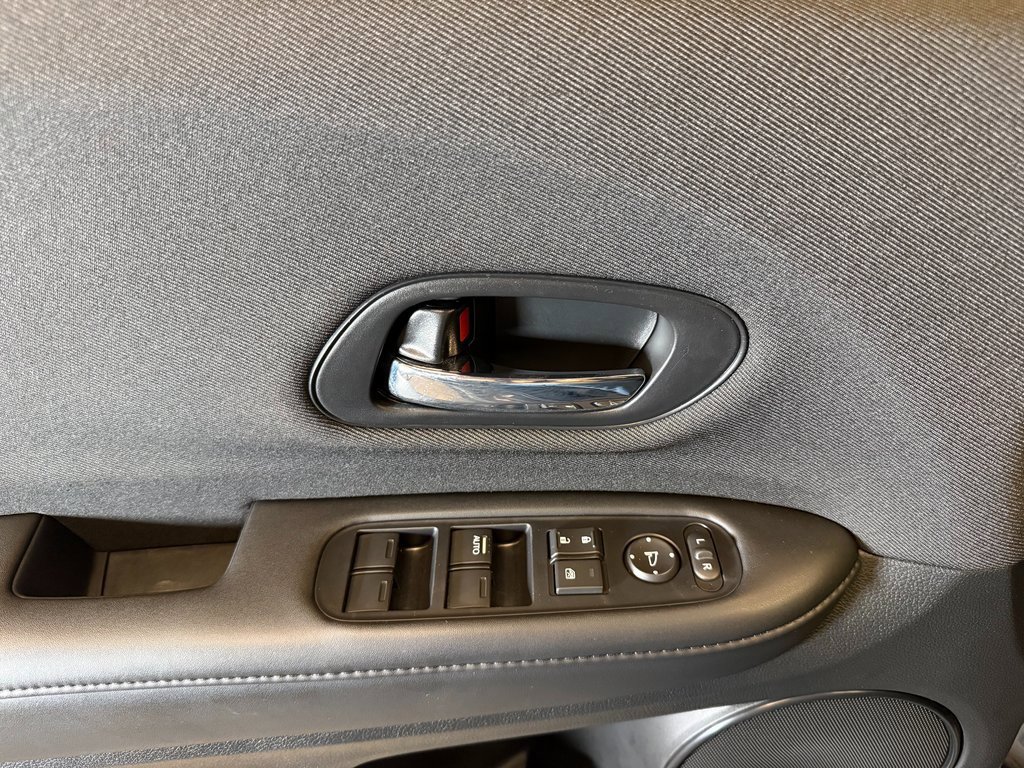 Used 2021 Honda HR-V LX image 17