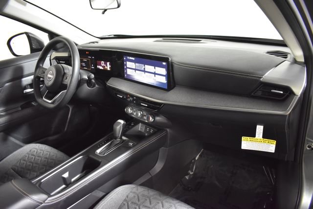 Used 2025 Nissan Kicks SV AWD/4WD image 32