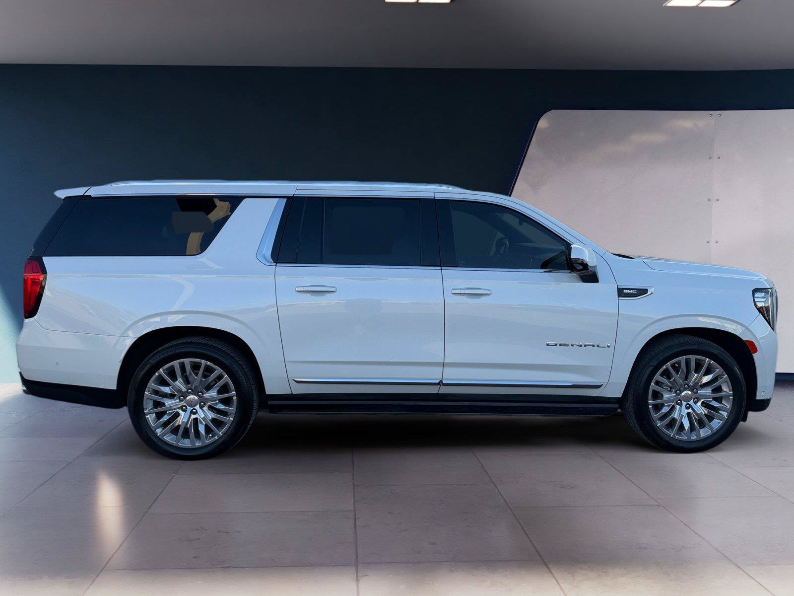 Used 2024 GMC Yukon XL Denali w/ Denali Reserve Package AWD/4WD image 6