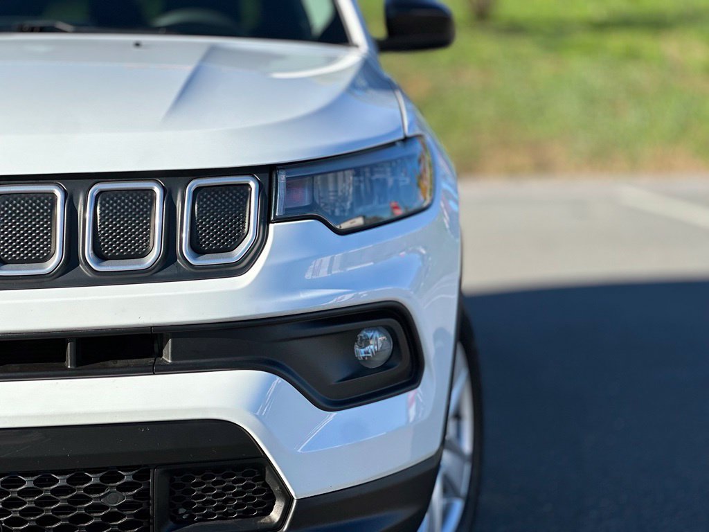Used 2022 Jeep Compass Latitude AWD/4WD image 11