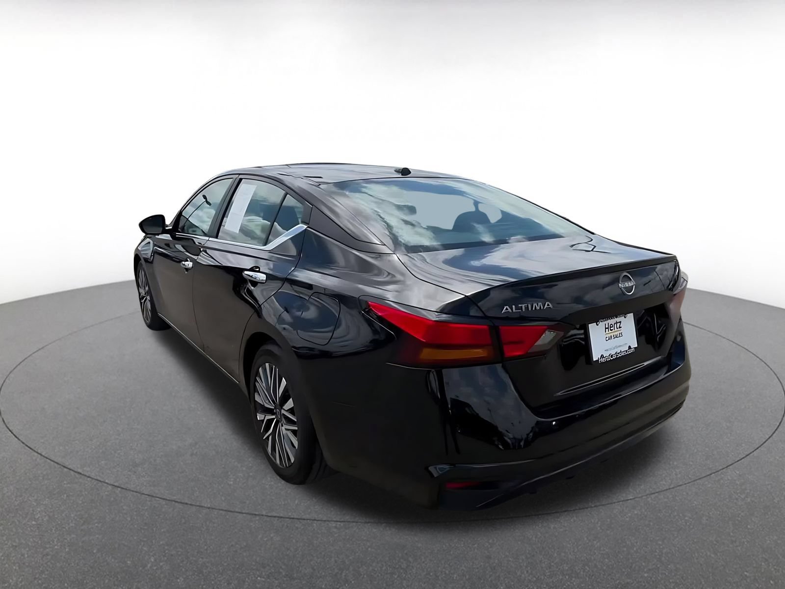 Used 2025 Nissan Altima 2.5 SV FWD image 11