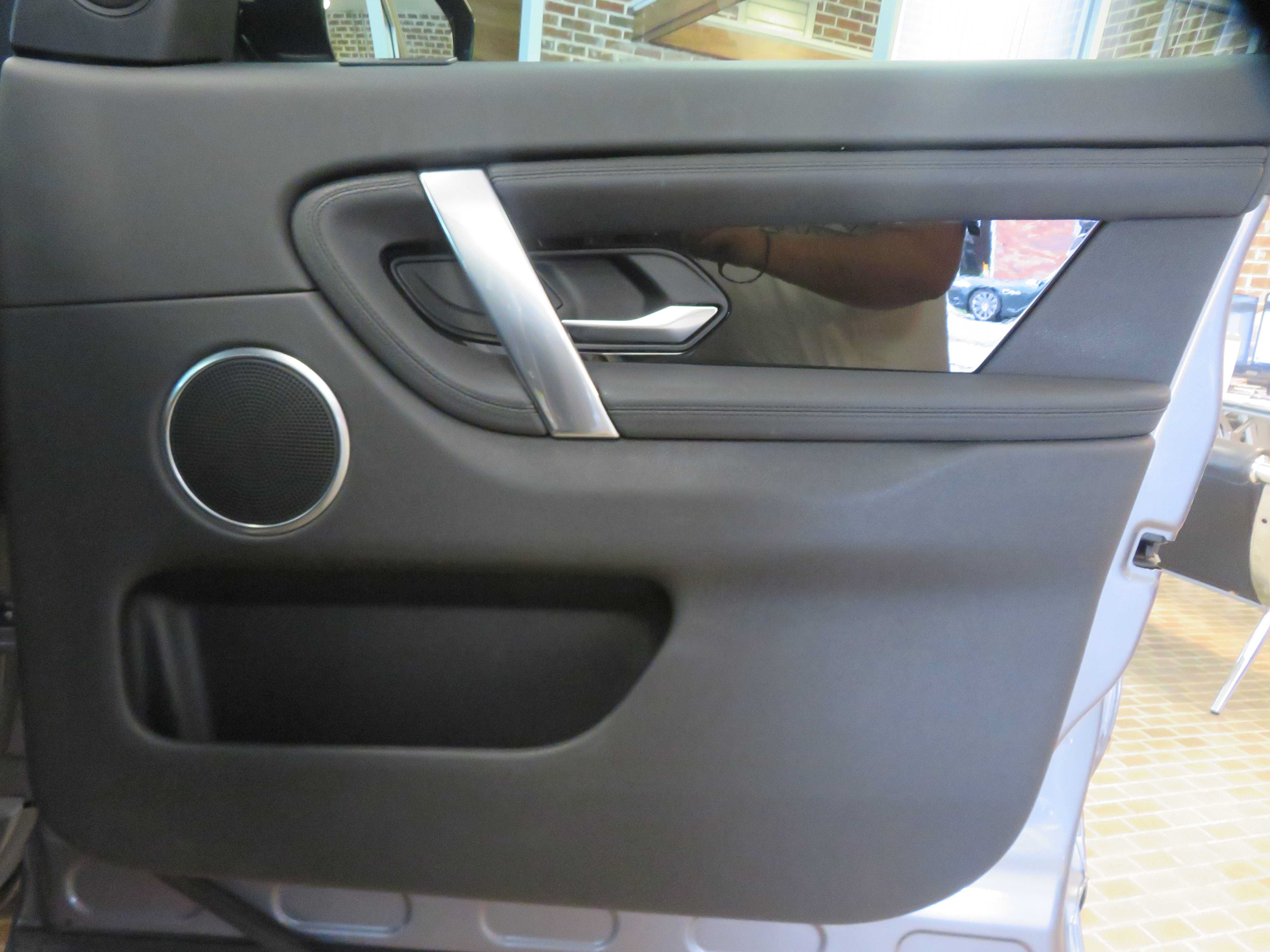 Used 2020 Land Rover Discovery Sport AWD/4WD image 23