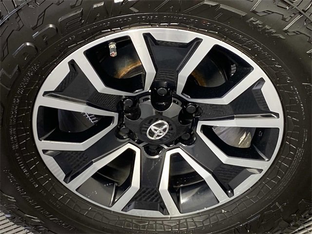 Used 2023 Toyota Tacoma TRD Off-Road image 29