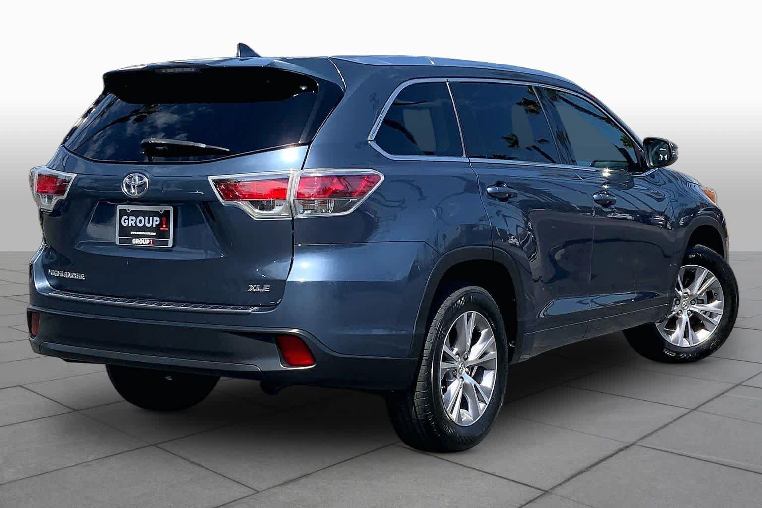 Used 2015 Toyota Highlander XLE FWD image 12