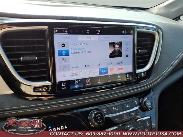Used 2025 Chrysler Pacifica Limited FWD image 17