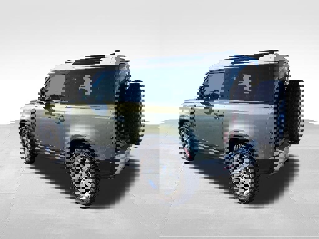 Used 2021 Land Rover Defender 90 First Edition image 4