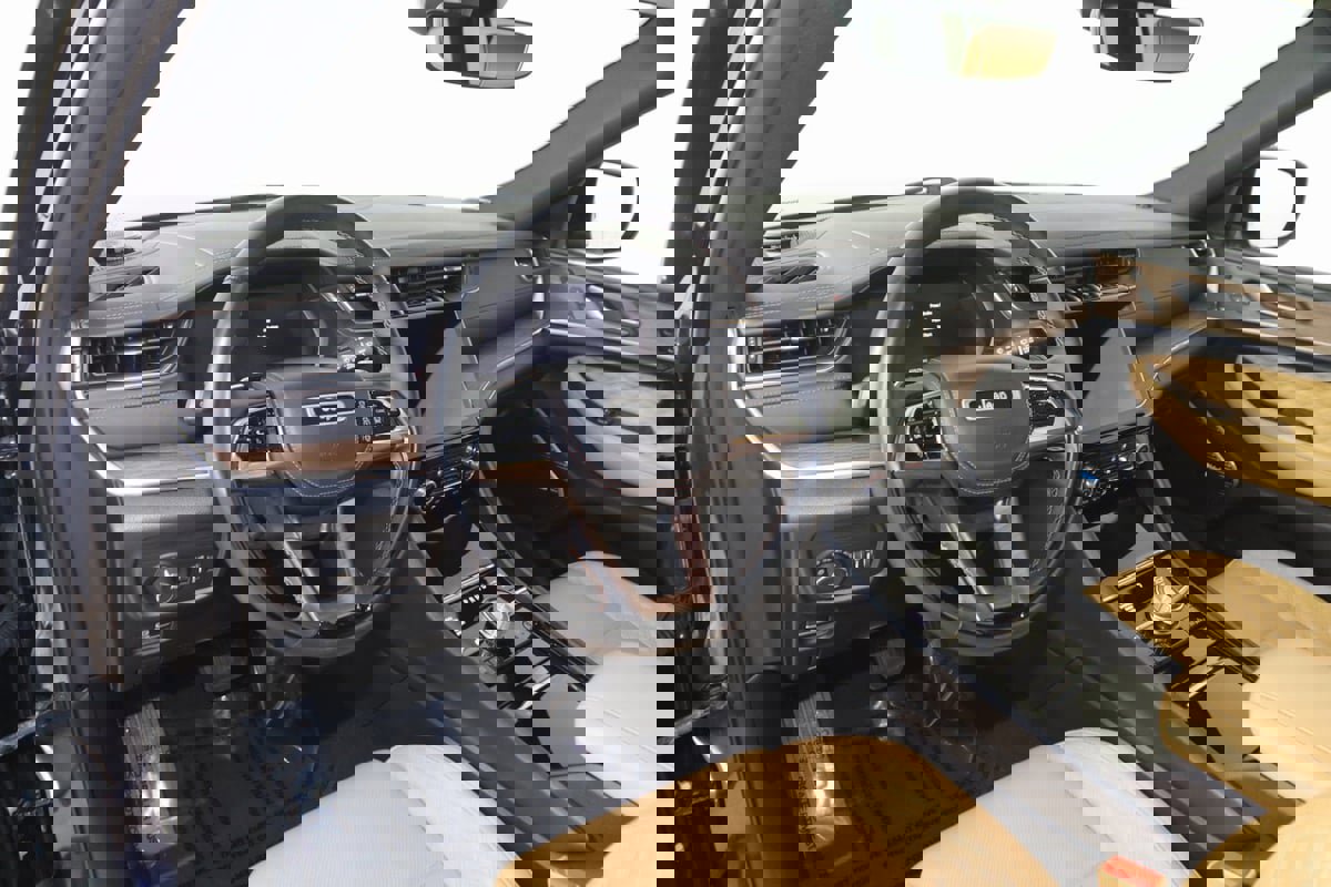 Used 2023 Jeep Grand Cherokee Summit w/ Luxury Tech Group V image 30