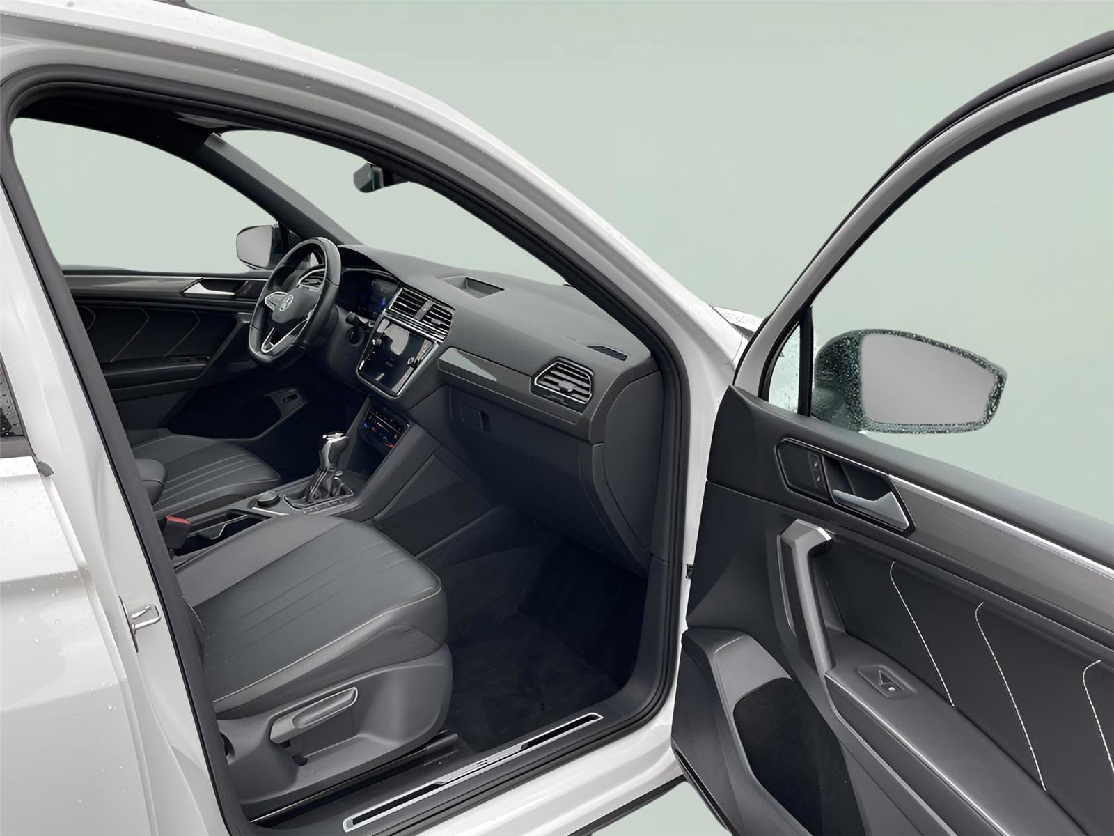 Used 2022 Volkswagen Tiguan SE R-Line image 22