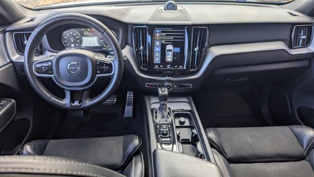 Used 2018 Volvo XC60 T6 R-Design w/ Convenience Package image 23