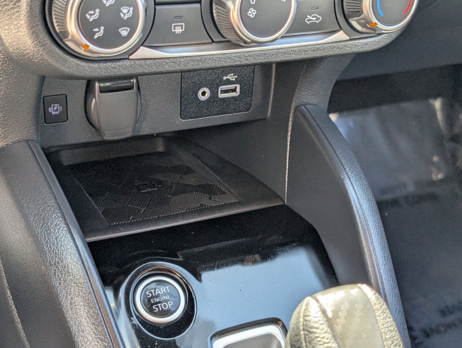 Certified 2025 Nissan Versa SV image 25