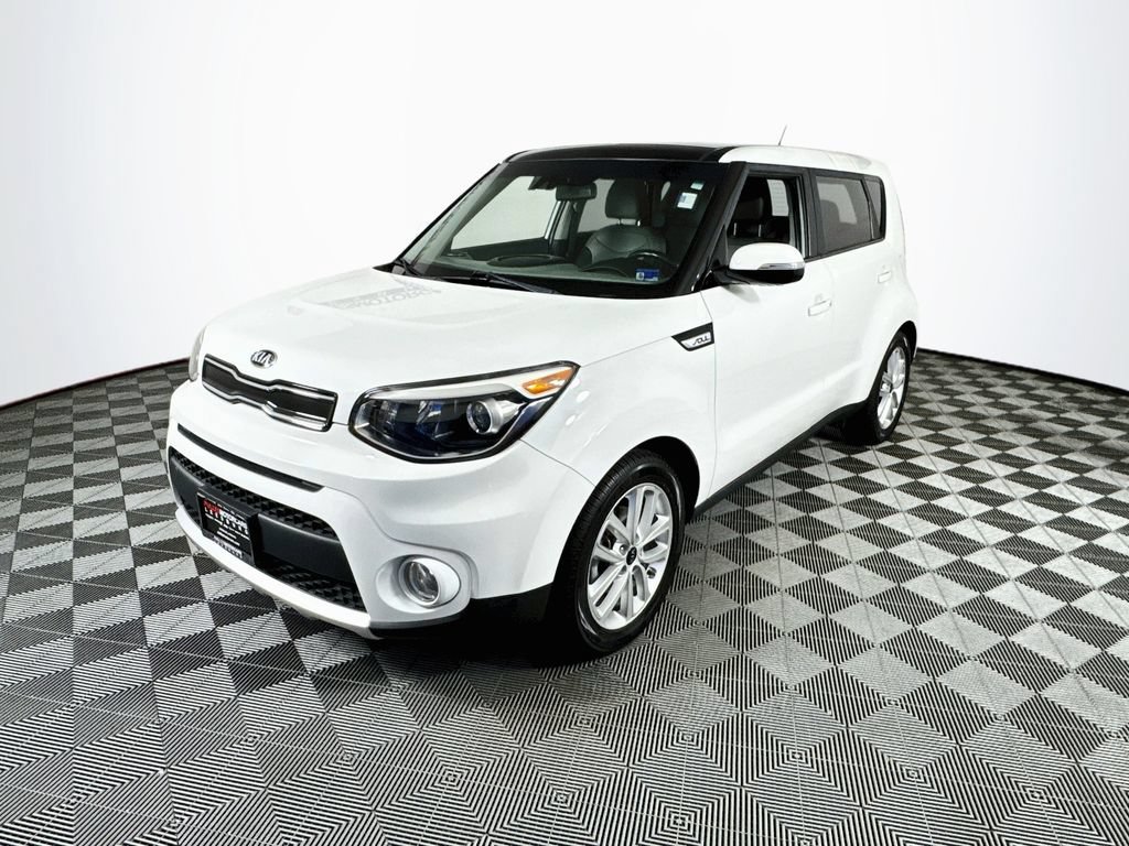 Used 2017 Kia Soul + w/ Primo Package FWD image 3