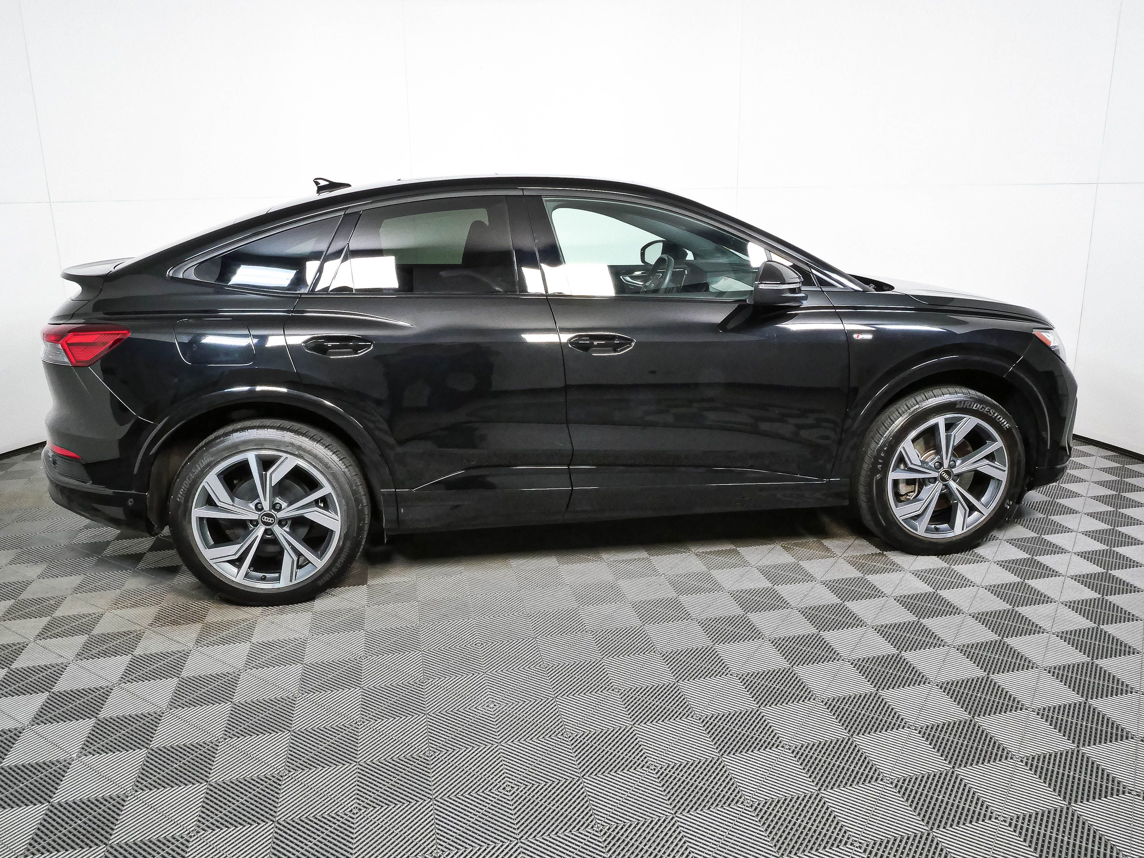 Used 2023 Audi Q4 e-tron Premium Plus w/ Premium Plus AWD/4WD image 2