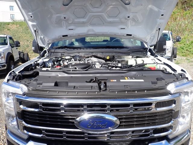 New 2026 Ford F550 4x4 Regular Cab Super Duty image 13