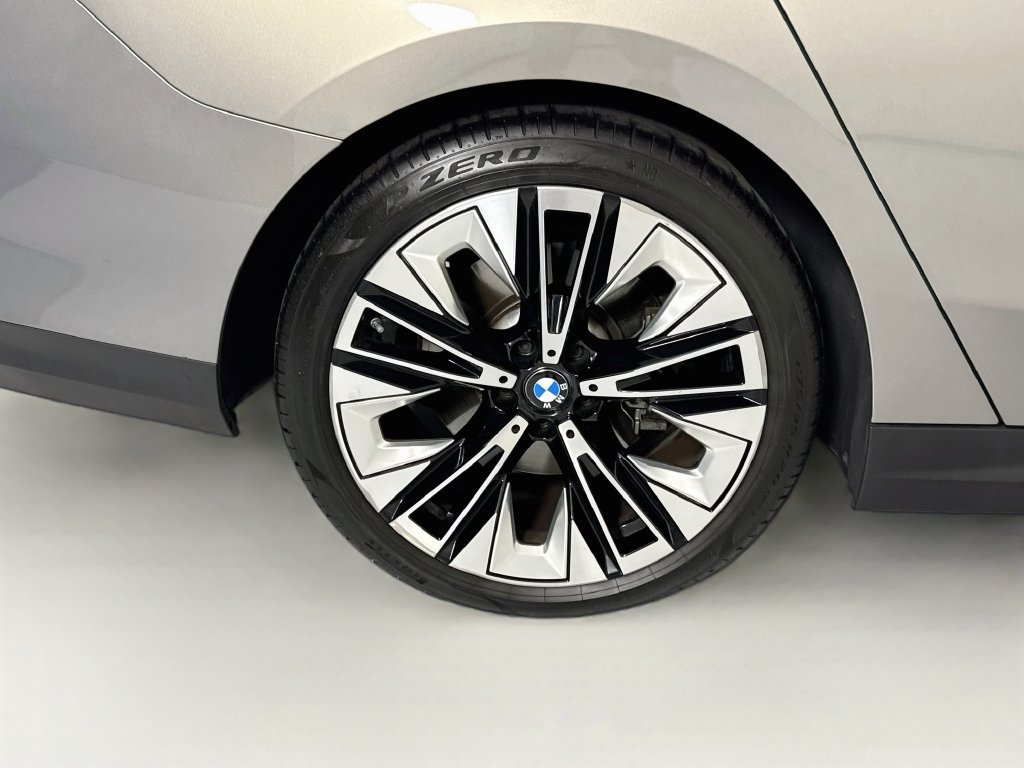 Used 2024 BMW 540i xDrive w/ Executive Package AWD/4WD image 33