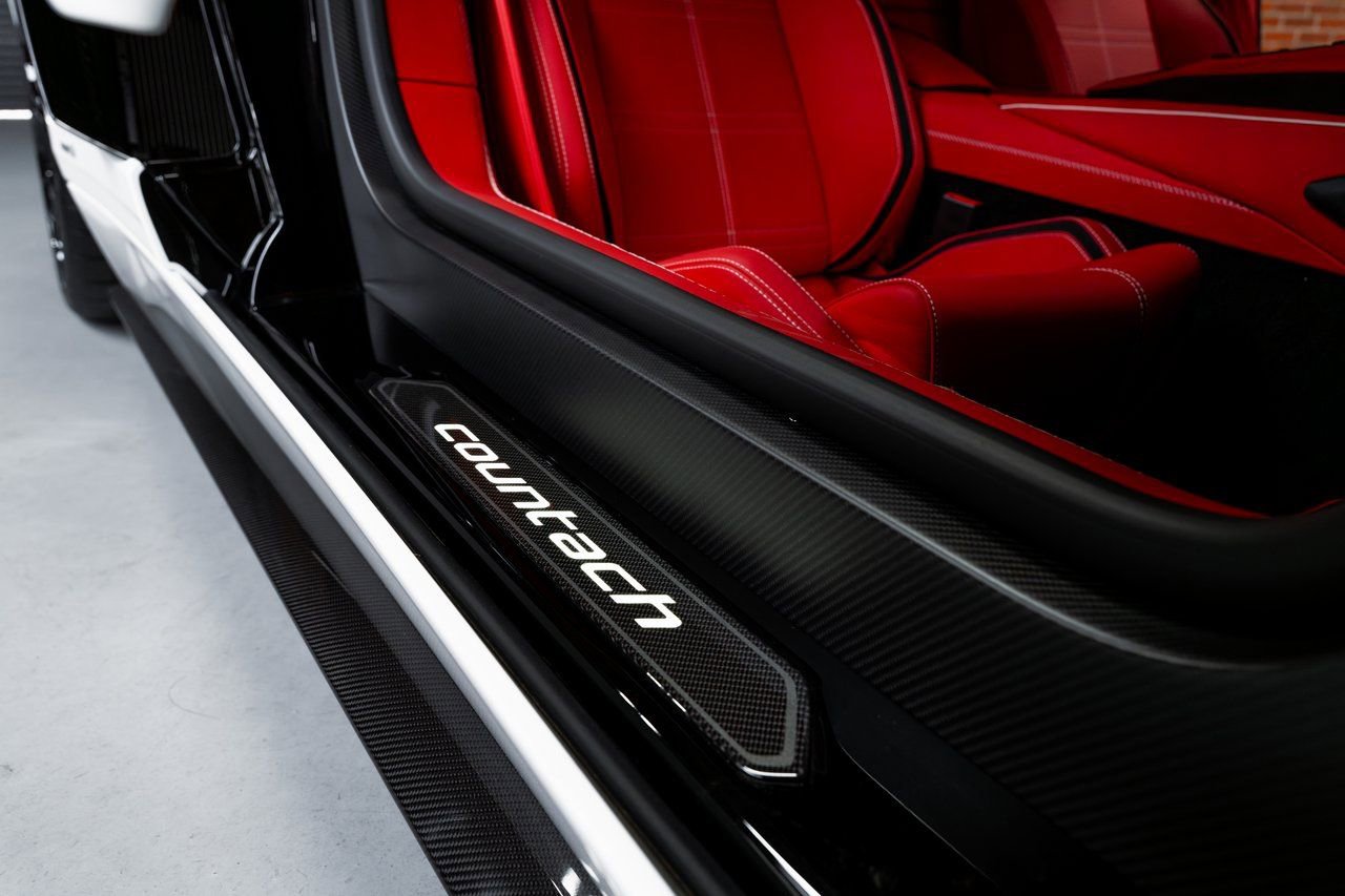 Used 2022 Lamborghini Aventador Countach image 24