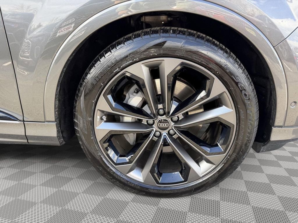 New 2026 Audi Q7 3.0T Premium Plus AWD/4WD image 11