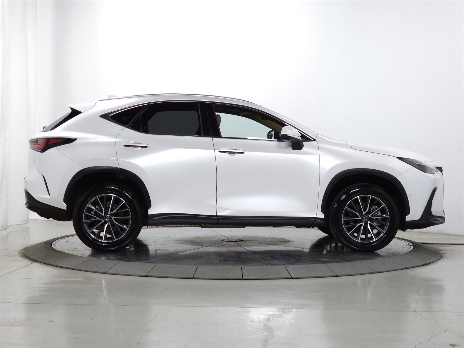 Used 2025 Lexus NX 350h AWD w/ Accessory Package (2T) image 11