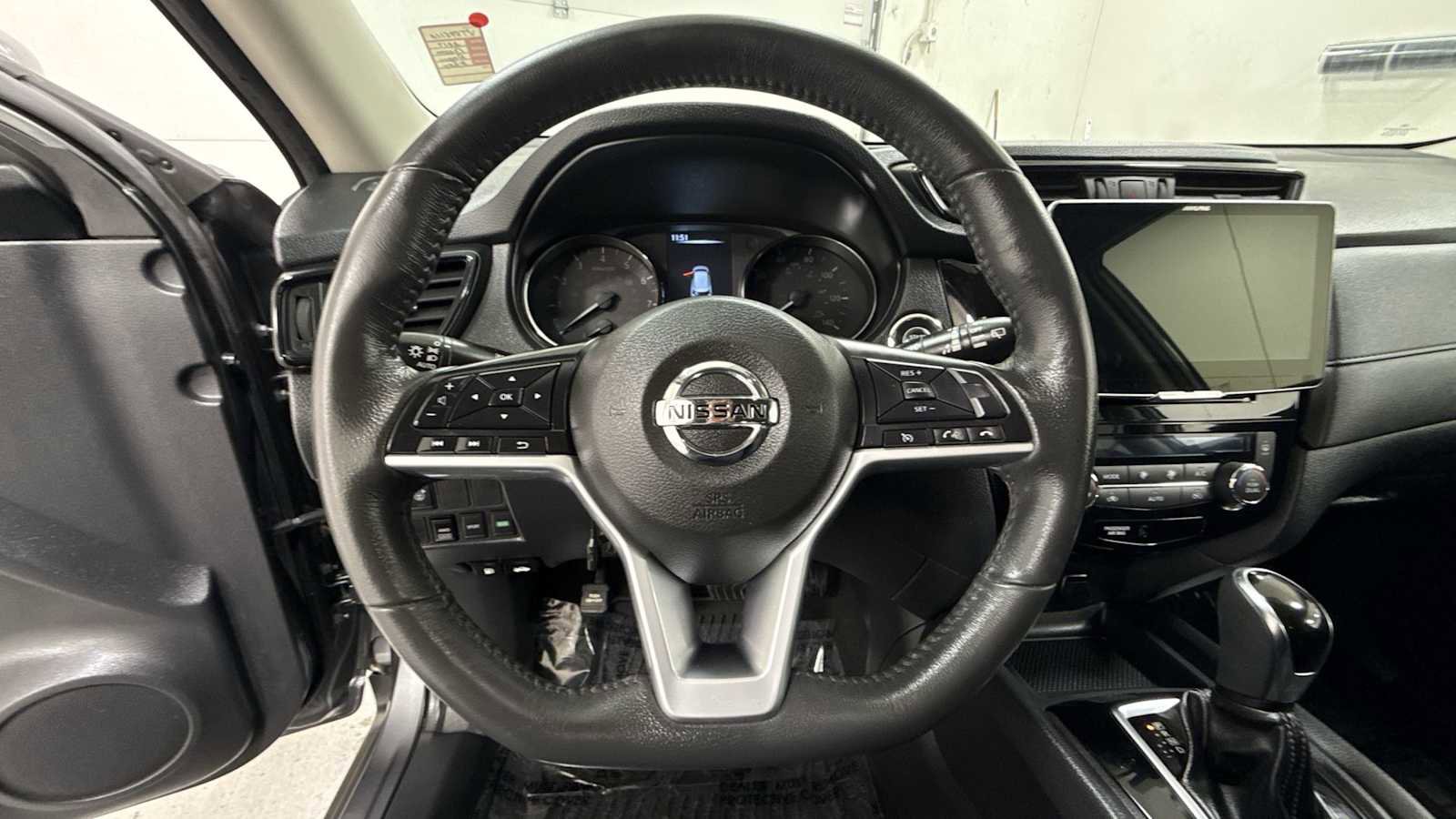 Used 2017 Nissan Rogue SV image 16