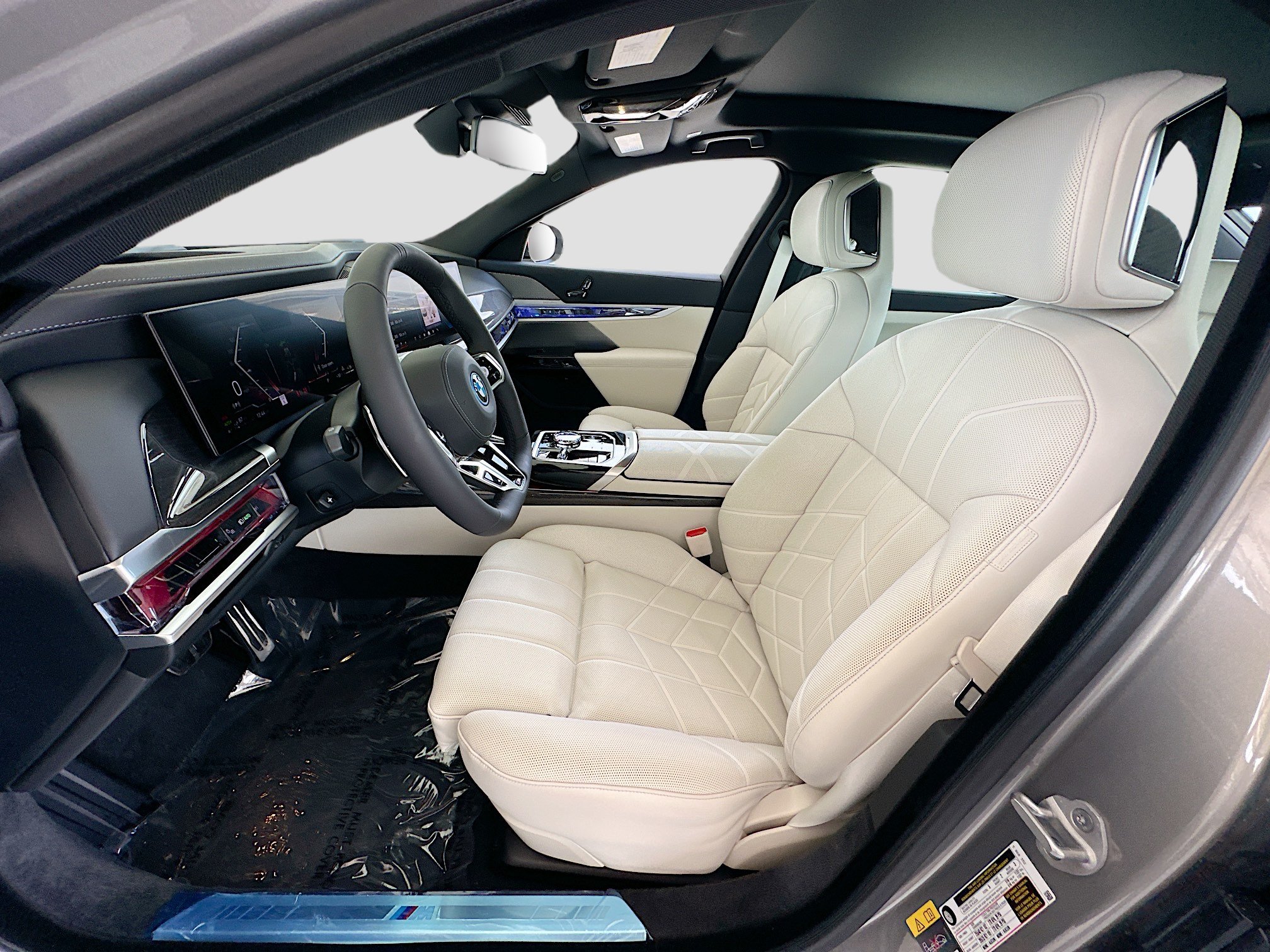 New 2026 BMW 750e xDrive AWD/4WD image 17