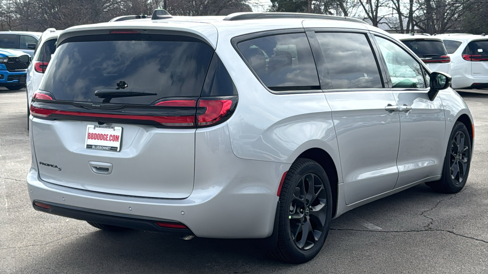 New 2026 Chrysler Pacifica Select w/ S Appearance Package FWD image 5