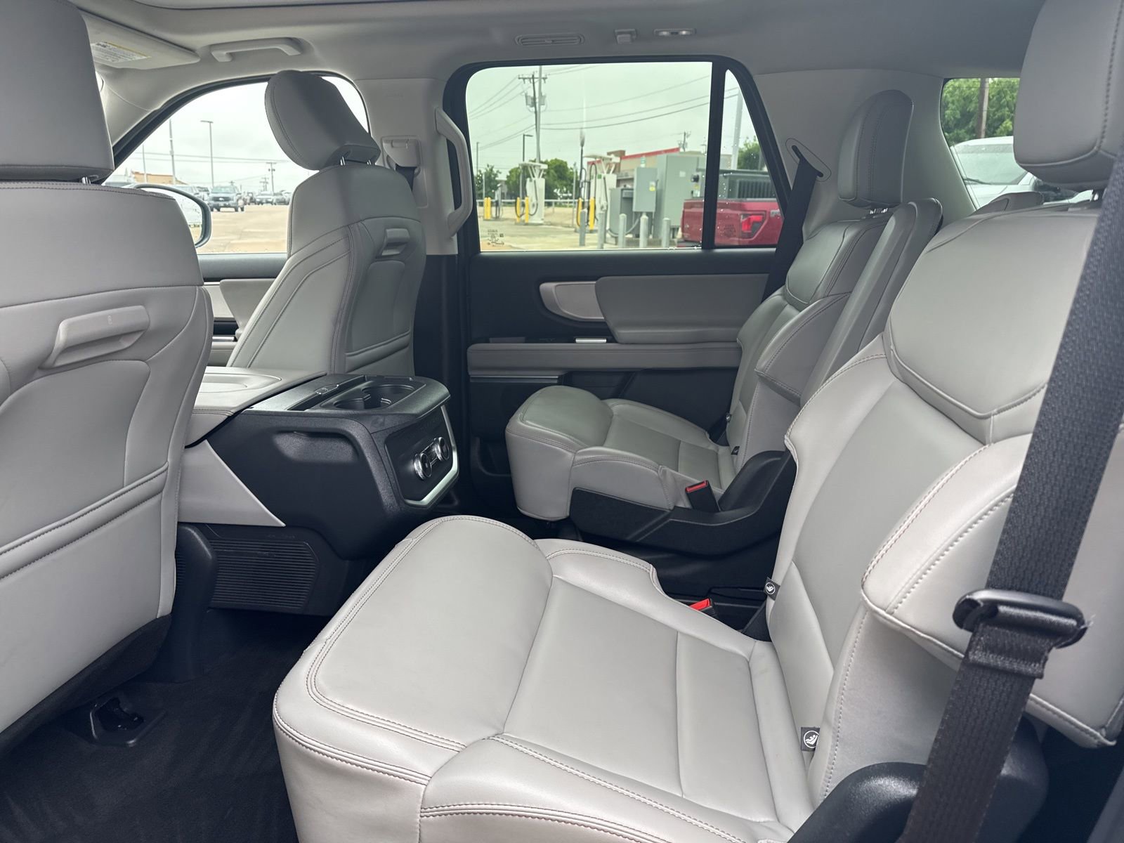 Used 2025 Ford Expedition Active image 9