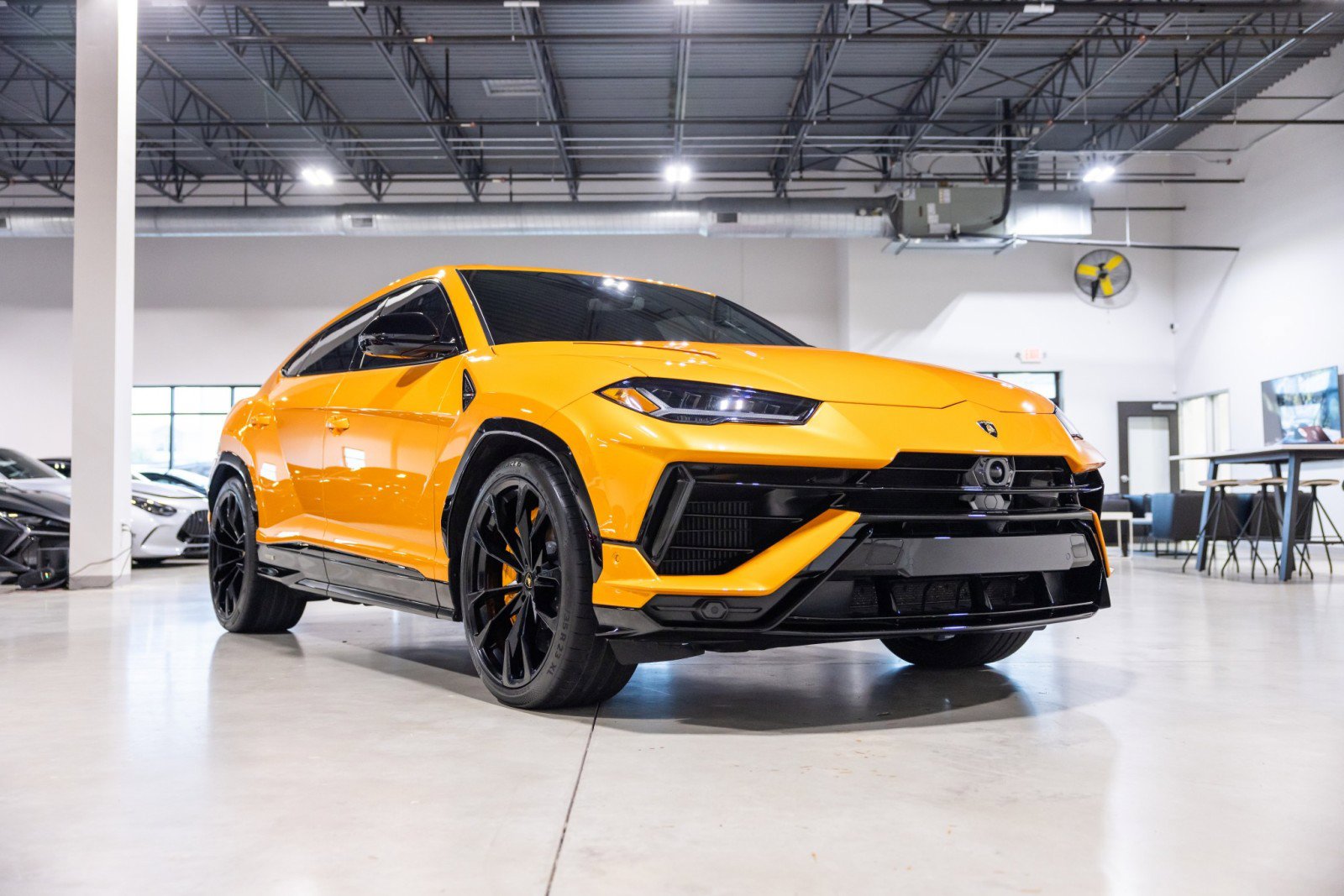 Used 2024 Lamborghini Urus S AWD/4WD image 3