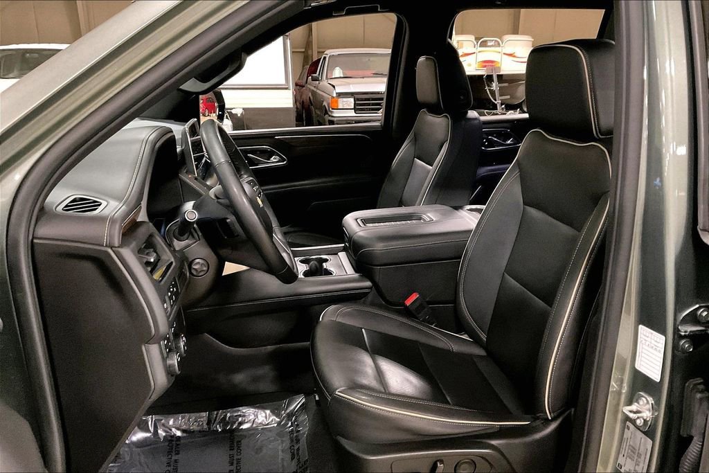 Used 2023 Chevrolet Suburban Premier AWD/4WD image 22