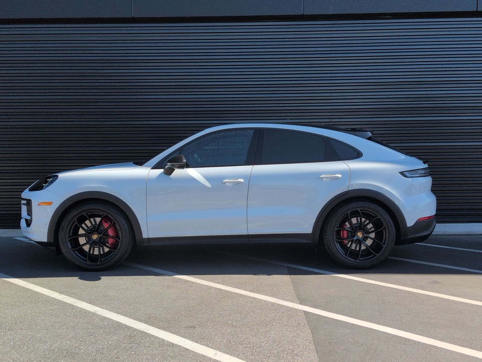 Certified 2025 Porsche Cayenne GTS AWD/4WD image 2