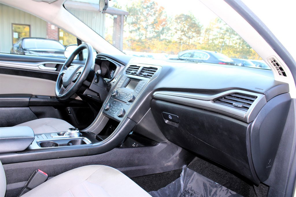 Used 2018 Ford Fusion S image 17