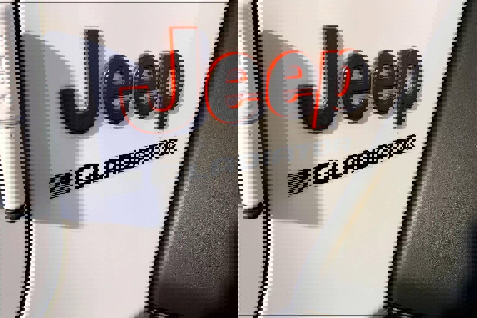 Used 2023 Jeep Gladiator Mojave w/ Cold Weather Group image 10