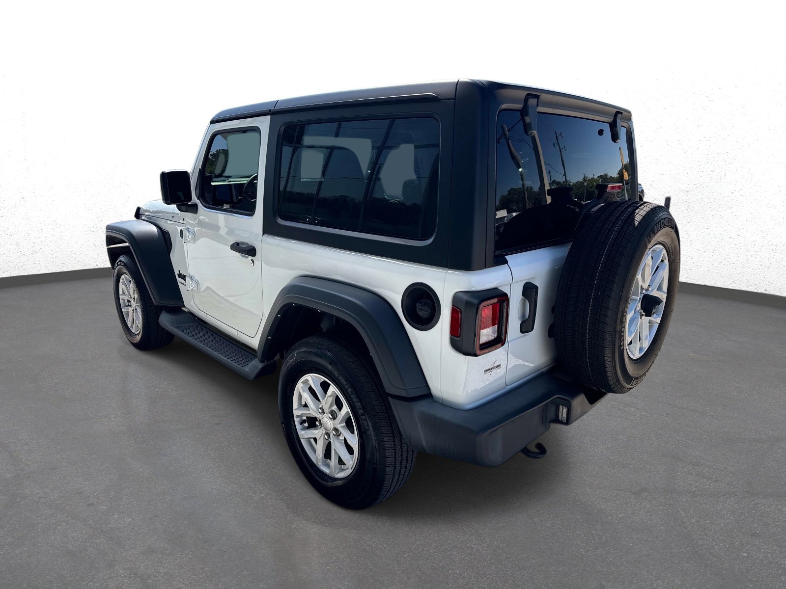 Used 2023 Jeep Wrangler Sport image 5