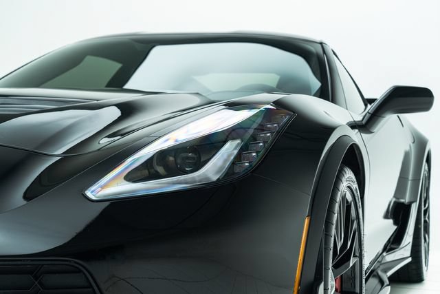 Used 2015 Chevrolet Corvette Z06 w/ 3LZ Preferred Equipment Group RWD image 11