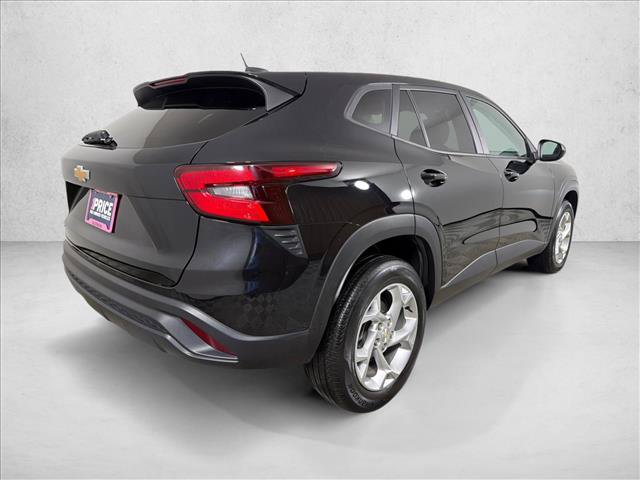 Used 2024 Chevrolet Trax LS w/ LS Convenience Package FWD image 3