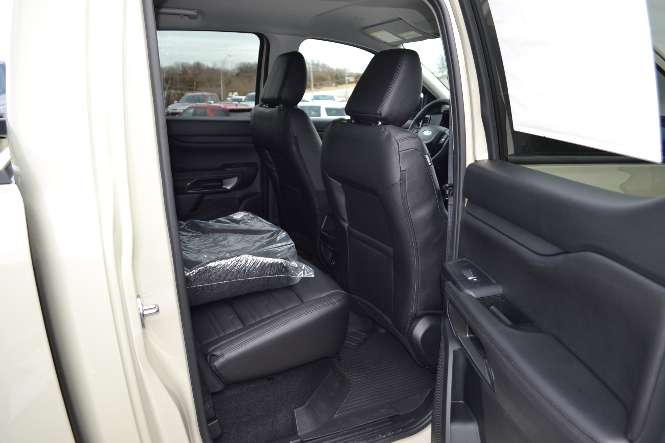 New 2025 Ford Ranger Lariat w/ Black Appearance Package image 9