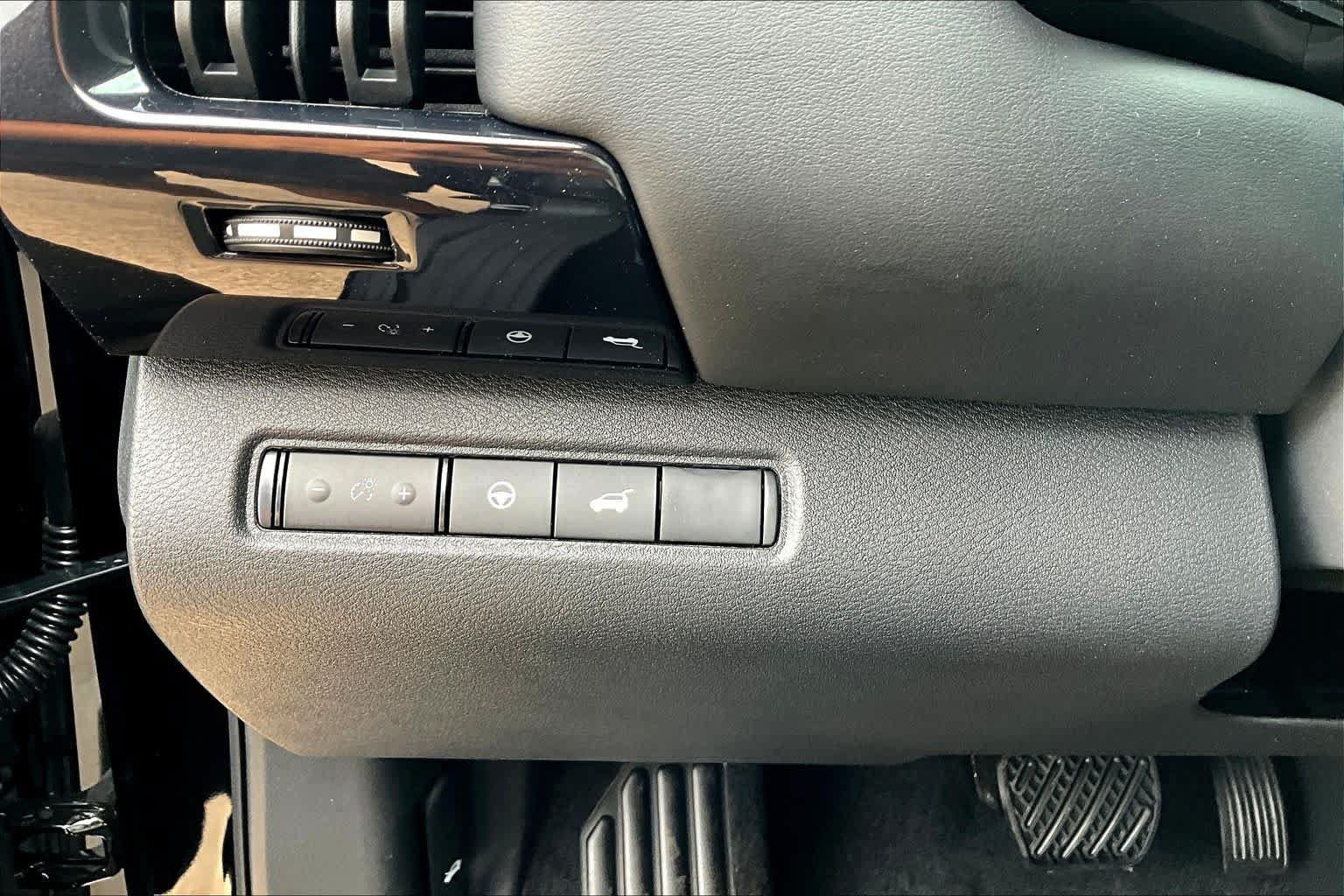 New 2026 Nissan Pathfinder SV FWD image 15