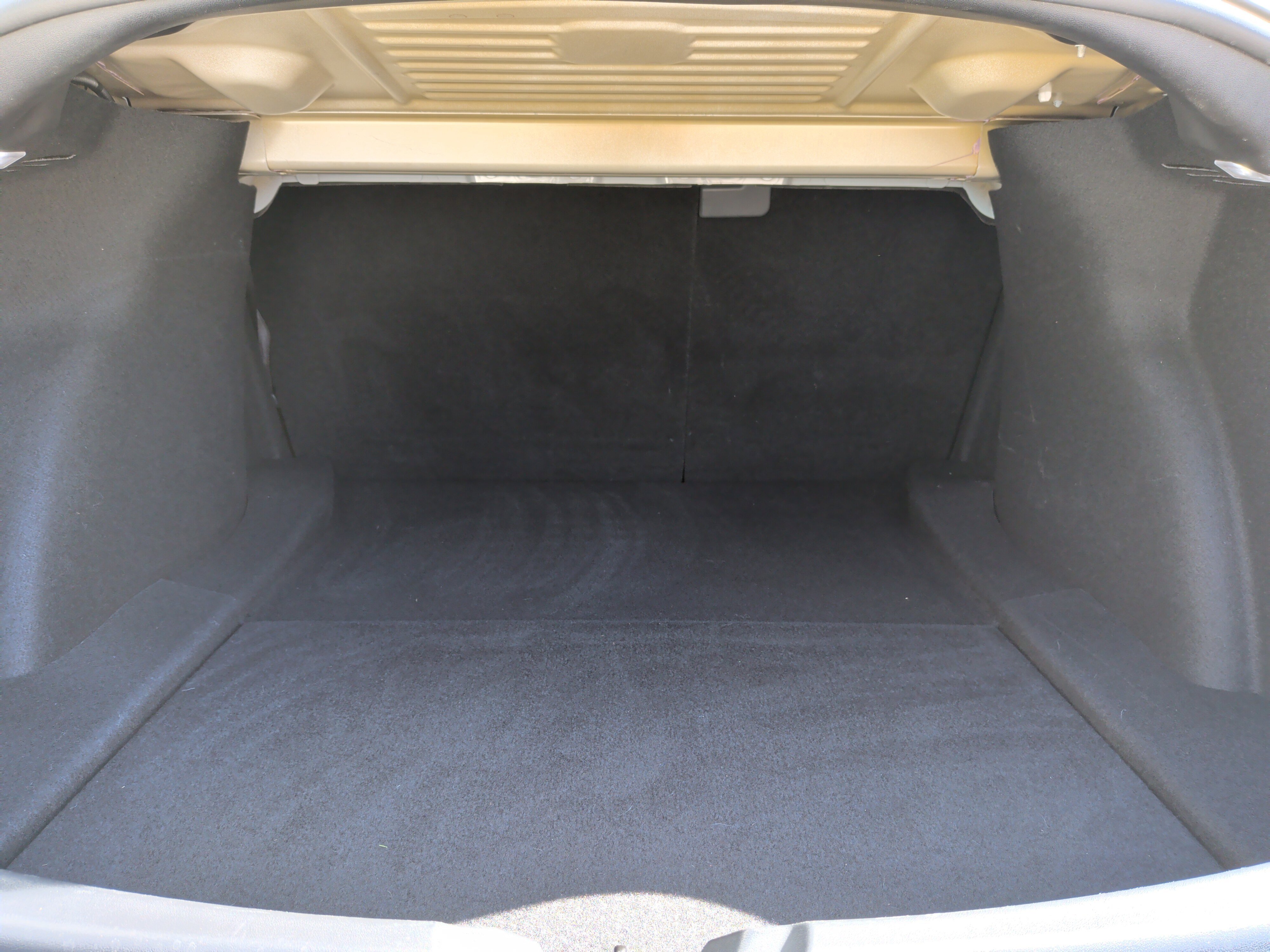 Used 2020 Tesla Model 3 Standard Range image 32