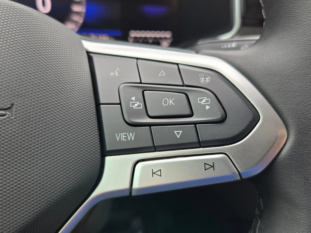 New 2026 Volkswagen Taos SE FWD image 12