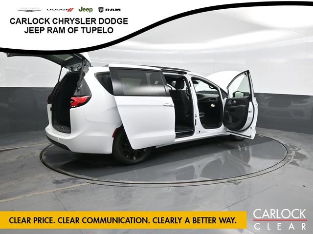 New 2026 Chrysler Pacifica Limited w/ Uconnect Theater Family Group image 67
