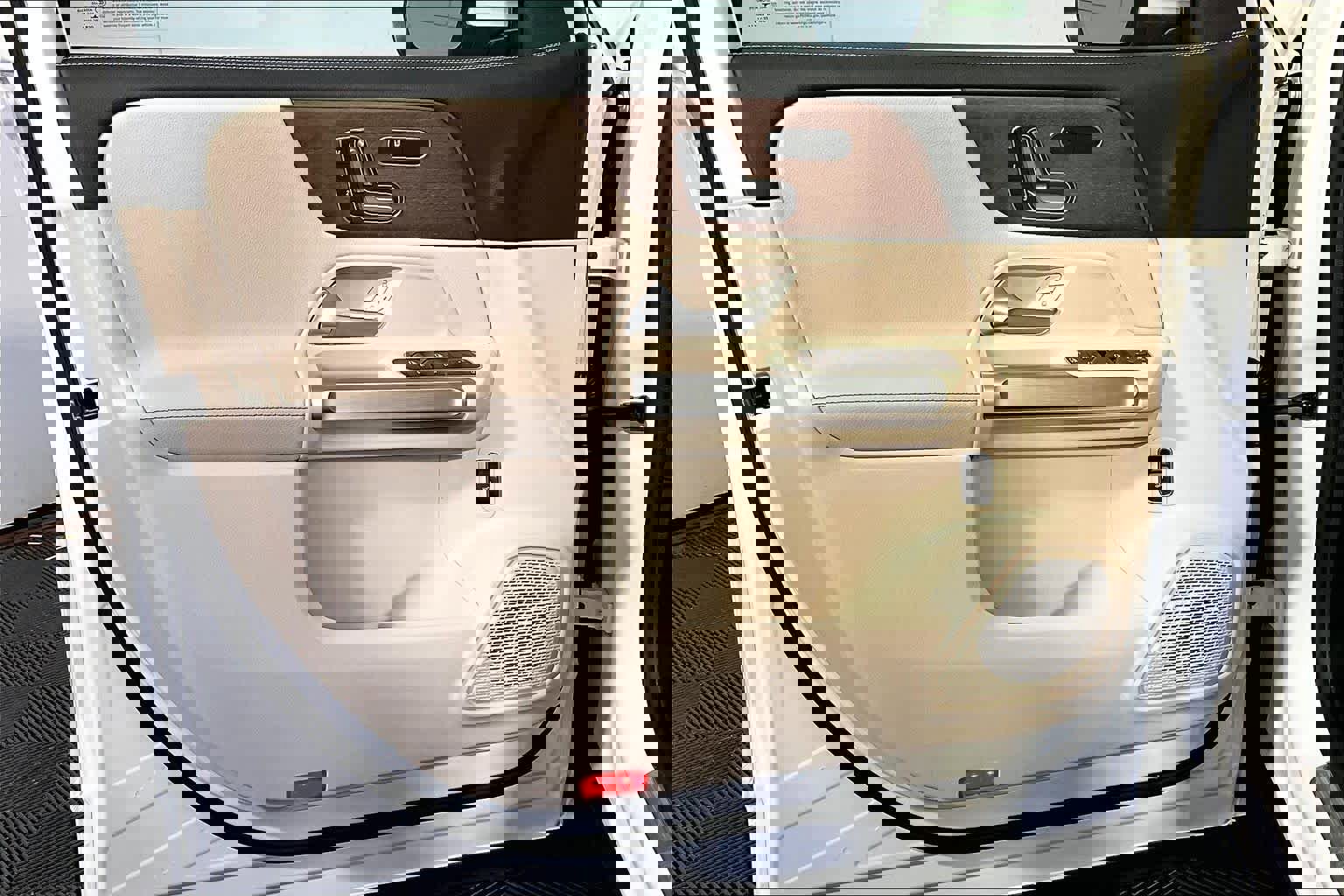 Used 2023 Mercedes-Benz GLB 250 4MATIC image 22