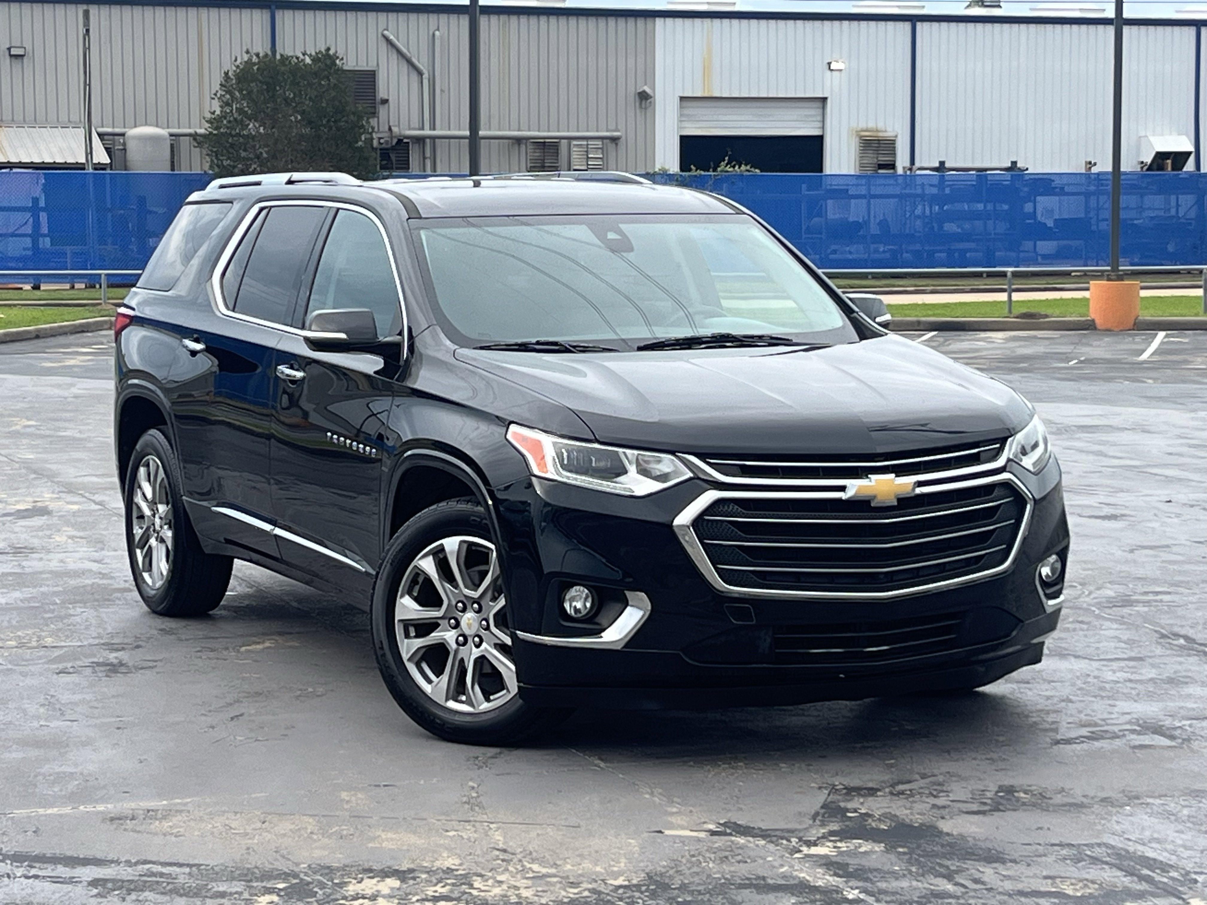 Used 2018 Chevrolet Traverse Premier w/ Driver Confidence II Package FWD image 3