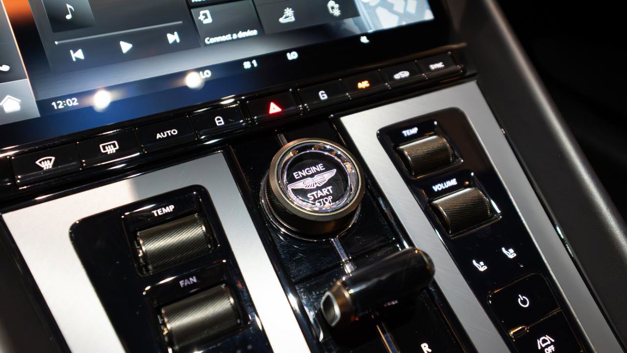 Used 2024 Aston Martin DB12 Coupe RWD image 15