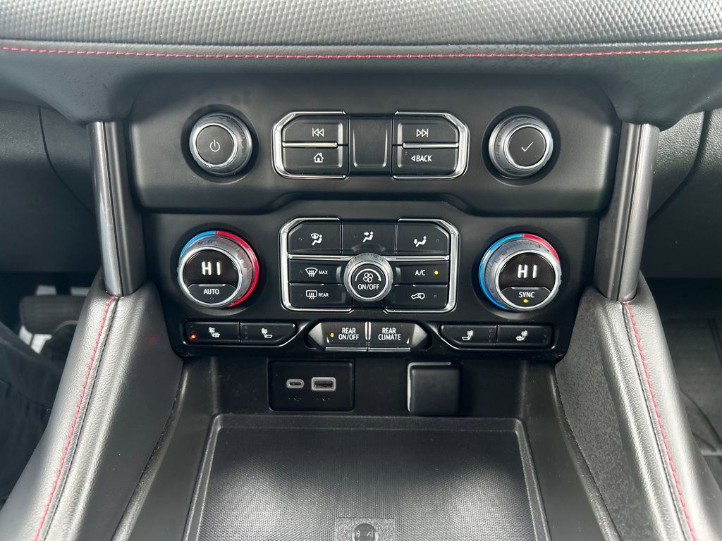 Used 2024 Chevrolet Suburban RST w/ Luxury Package image 28