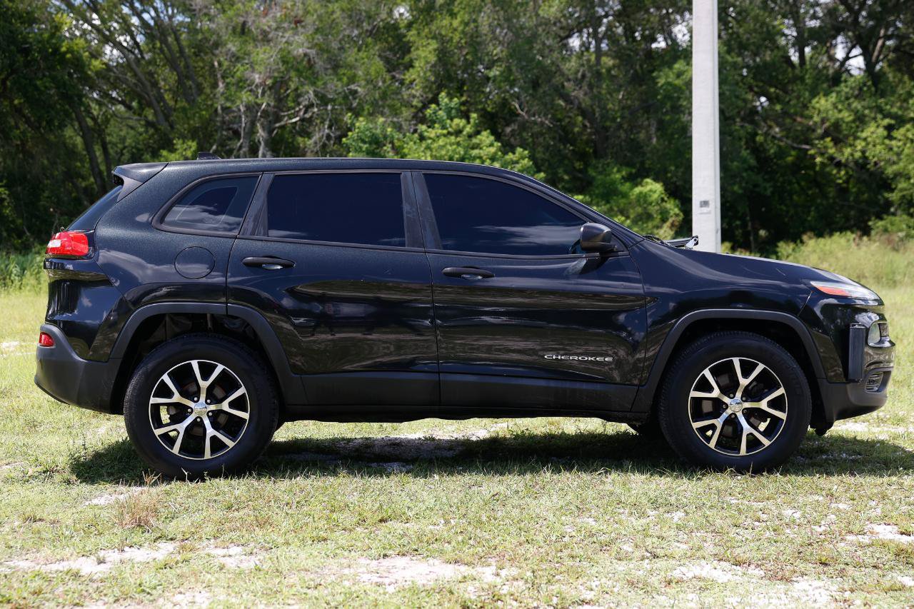 Used 2014 Jeep Cherokee Sport FWD image 13
