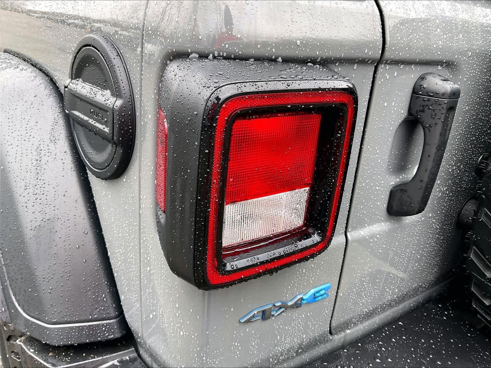 Used 2023 Jeep Wrangler Unlimited w/ Cold Weather Group AWD/4WD image 31