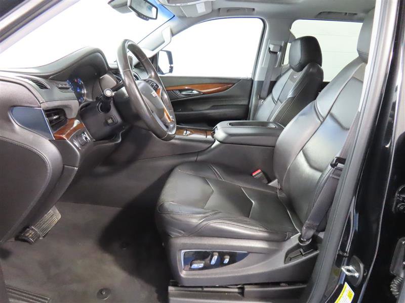 Used 2016 Cadillac Escalade Luxury RWD image 16