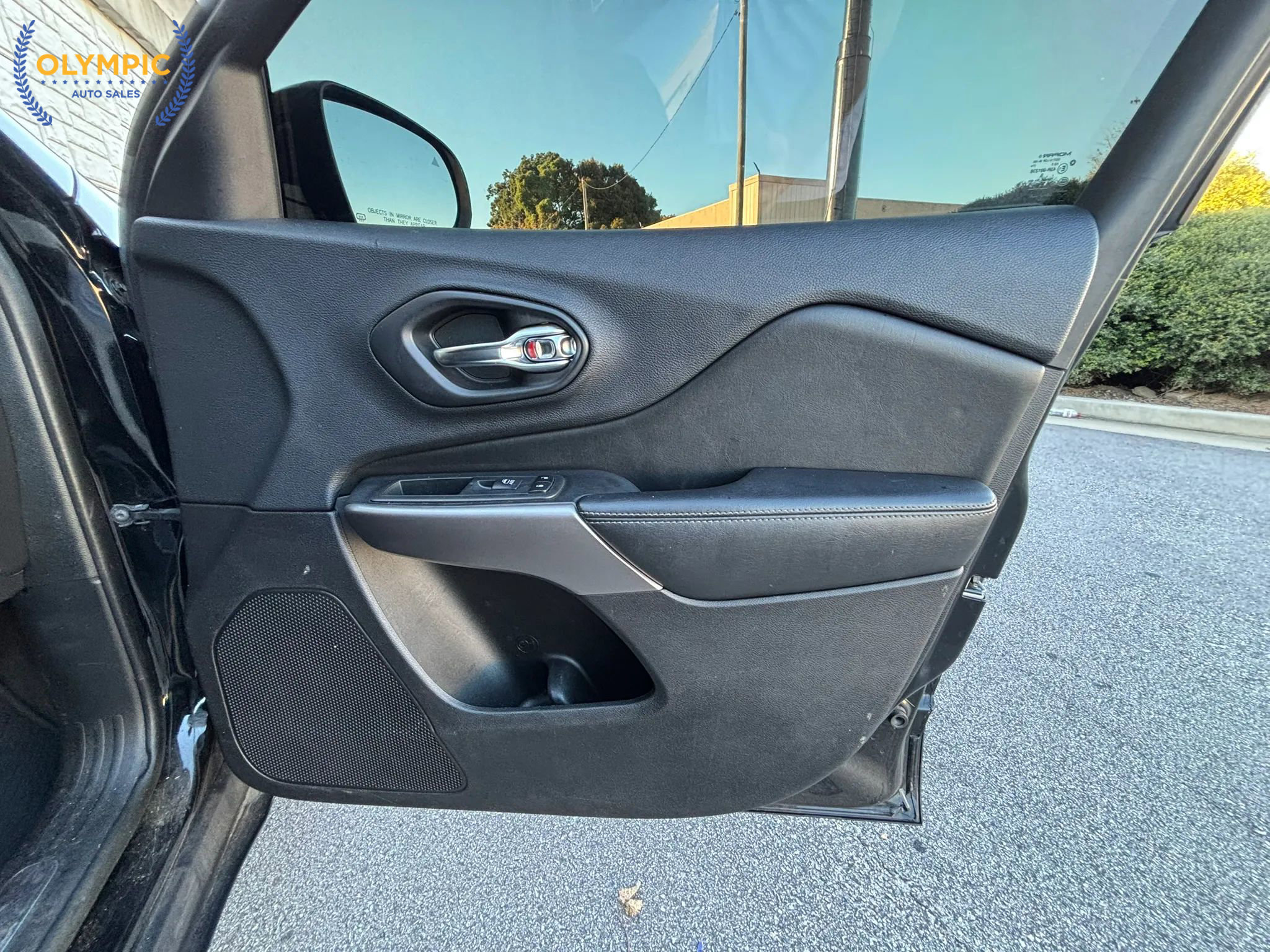 Used 2019 Jeep Cherokee Limited image 42