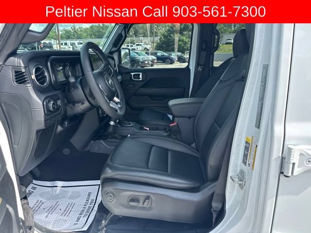 Used 2025 Jeep Wrangler Unlimited Sahara w/ Safety Group AWD/4WD image 10