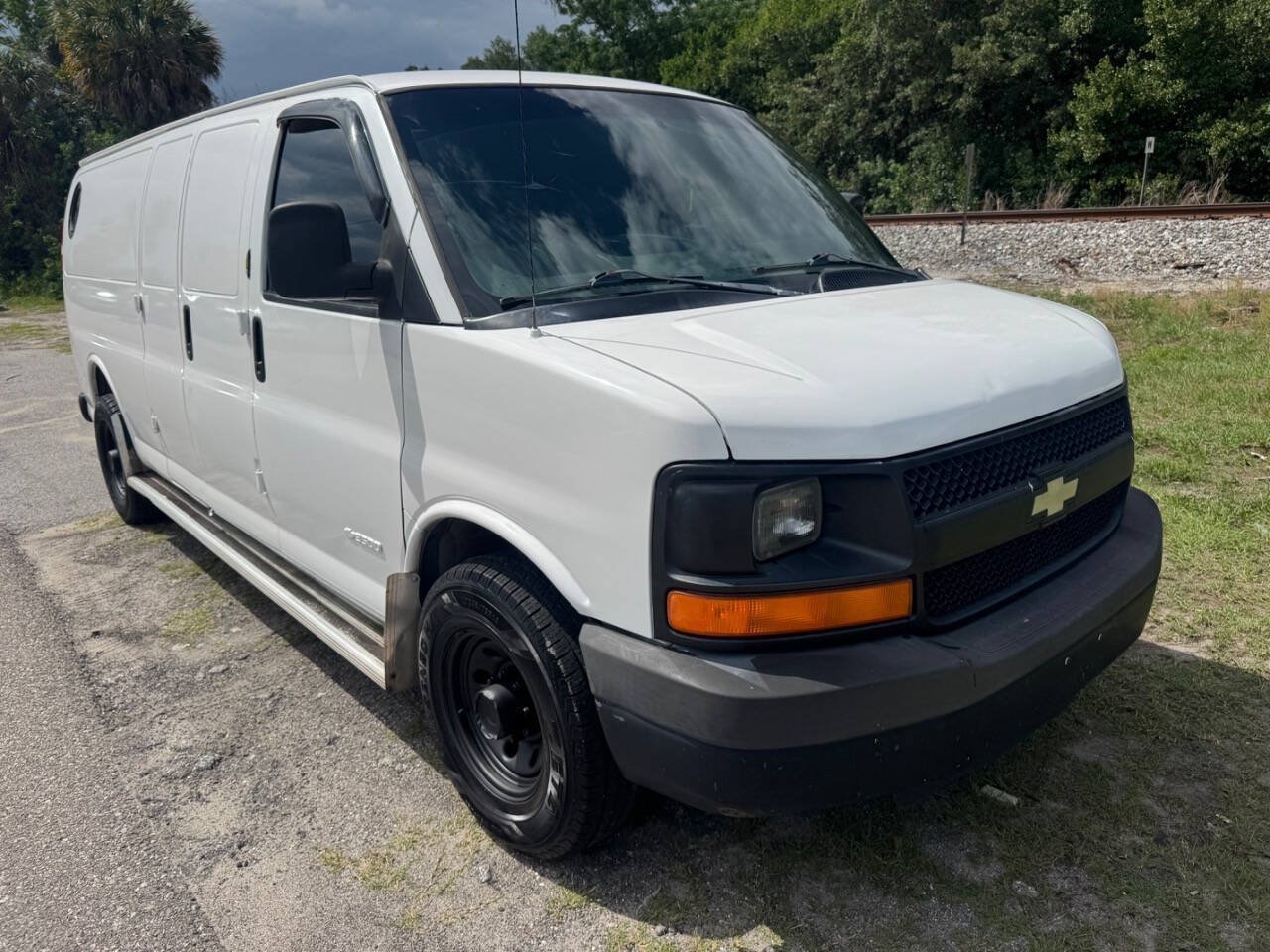 Used 2003 Chevrolet Express 3500 Extended RWD image 2