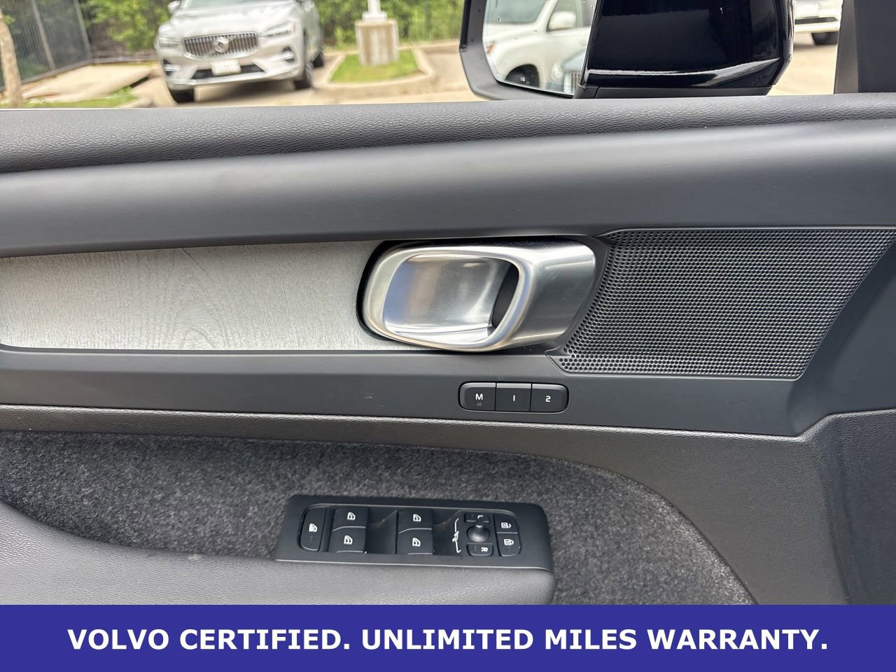 Certified 2025 Volvo XC40 B5 Plus AWD/4WD image 16